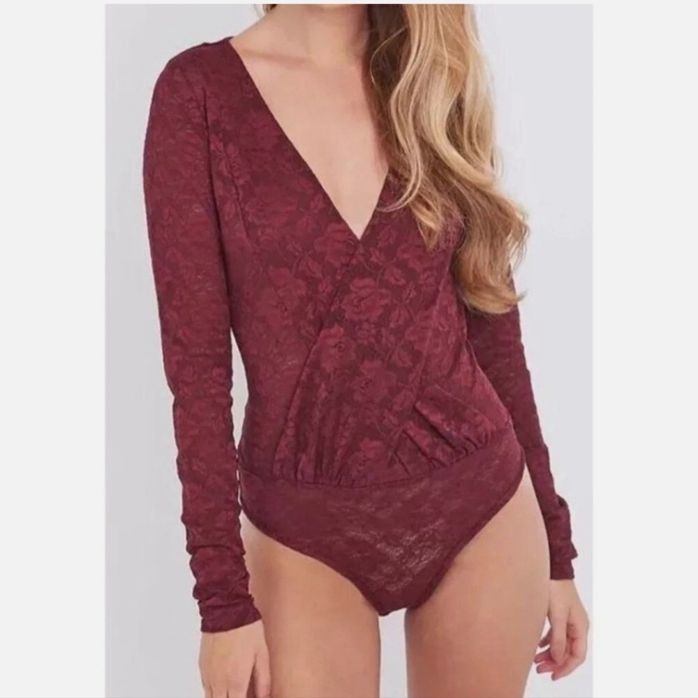 FREE PEOPLE Sneaky Surplice Lace Fig Maroon Bodysuit XS 🆕